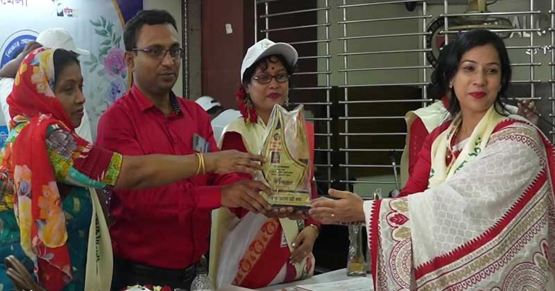 করোনাযোদ্ধা শিক্ষক সম্মাননা পেলেন ইসমাত ফারজানা