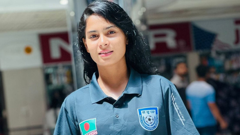 সানজিদাকে আইফোন দিলো বাফুফে