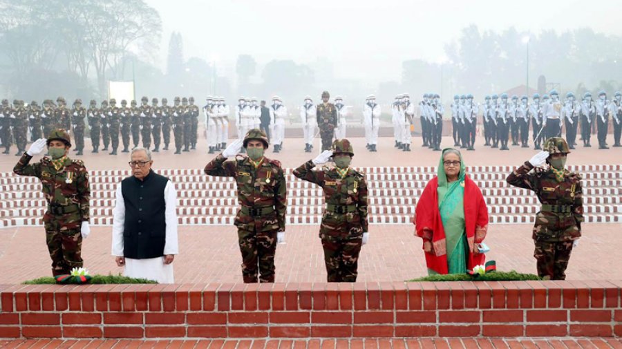 স্মৃতিসৌধে রাষ্ট্রপতি ও প্রধানমন্ত্রীর শ্রদ্ধা