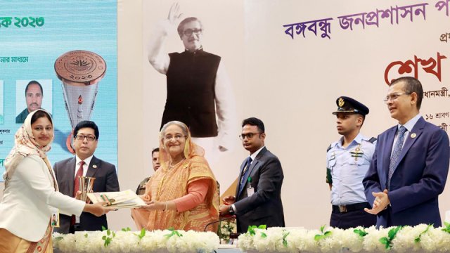 বঙ্গবন্ধু জনপ্রশাসন পদক পেলেন ২৮ কর্মকর্তা ও ২ প্রতিষ্ঠান