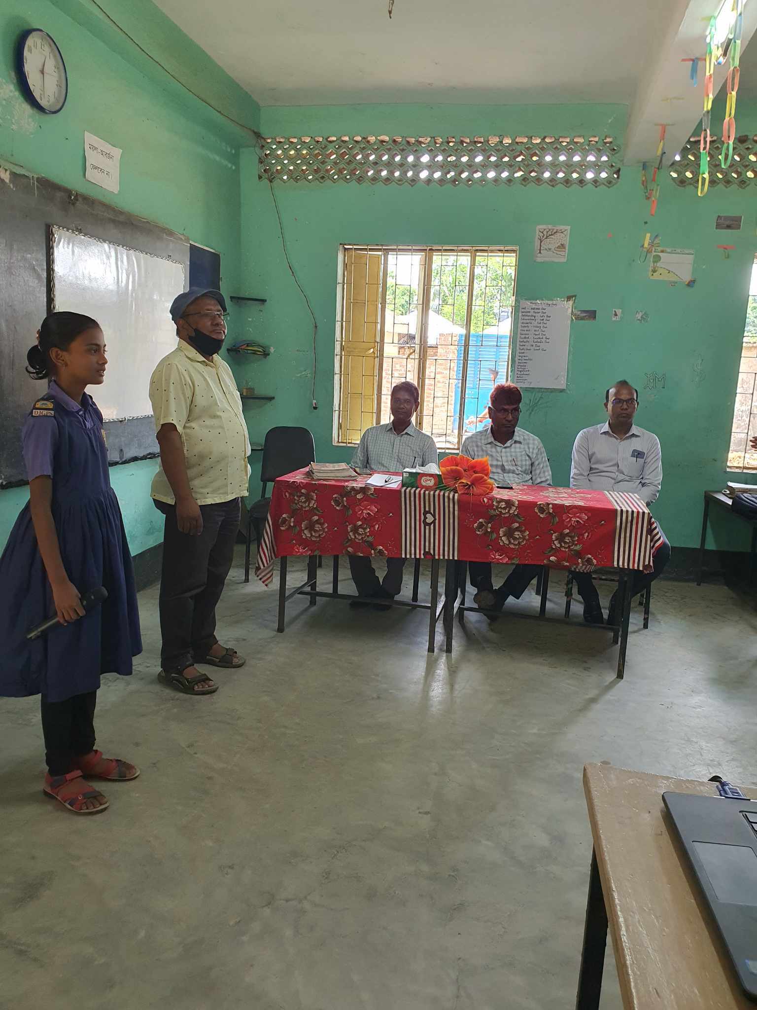 ৫ম শ্রেণির শিক্ষার্থীই  যখন ইংরেজি শিক্ষক