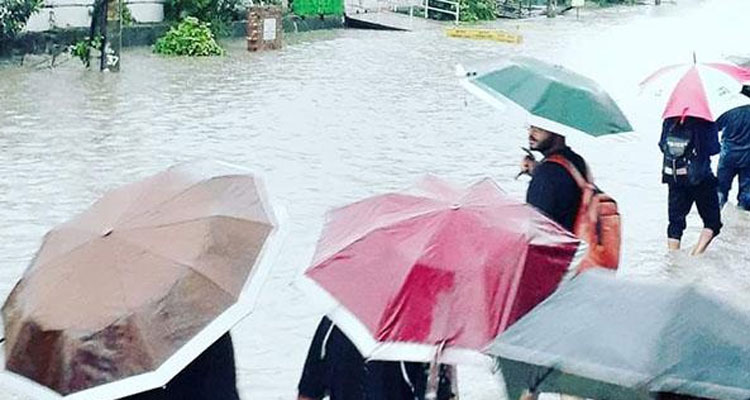 চট্টগ্রামে জলাবদ্ধতা: এক ঘণ্টা দেরিতে এইচএসসি পরীক্ষা শুরু