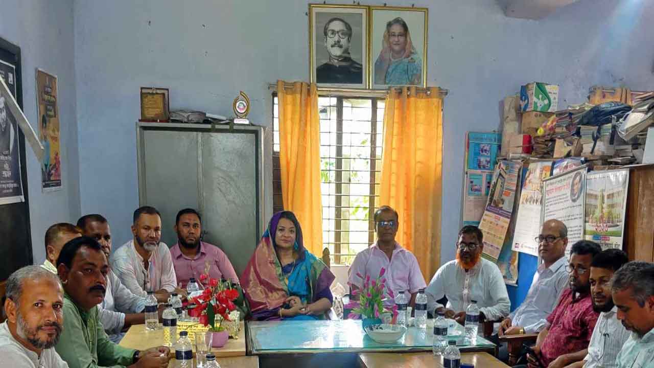 লক্ষীপুরে মাধ্যমিক শিক্ষক সমিতির মতবিনিময় সভা অনুষ্ঠিত
