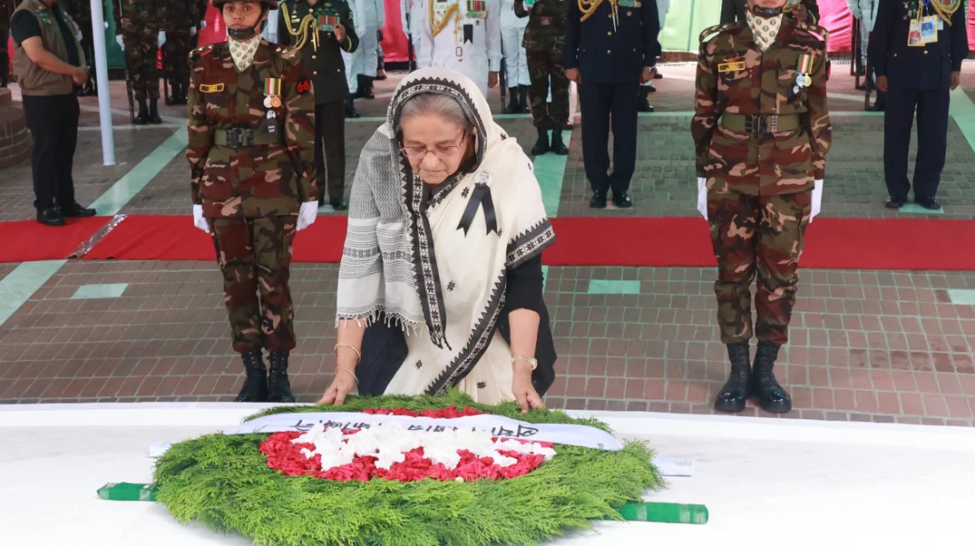 টুঙ্গীপাড়ায় বঙ্গবন্ধুর সমাধিতে প্রধানমন্ত্রীর শ্রদ্ধা